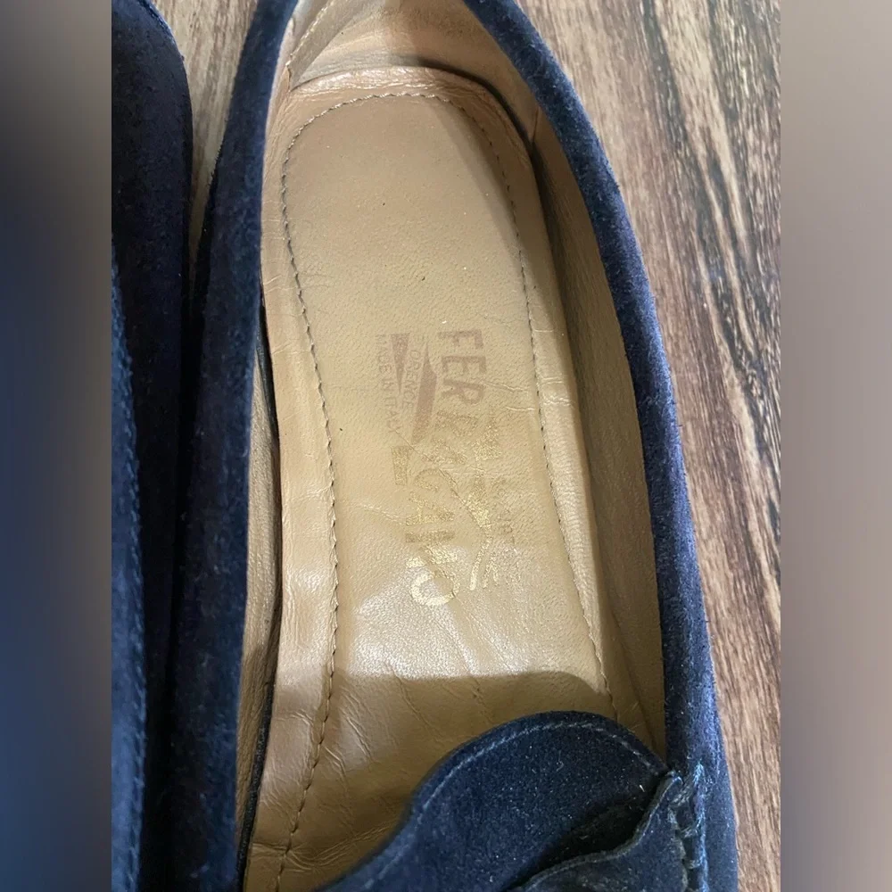 Salvatore ferragamo loafer .Black with gold hardwarre - Picture 10 of 13